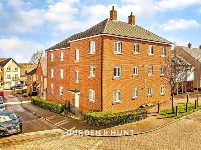 Flat for sale in Epping, Essex