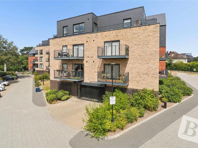 Flat for sale in Navestock Side, Essex