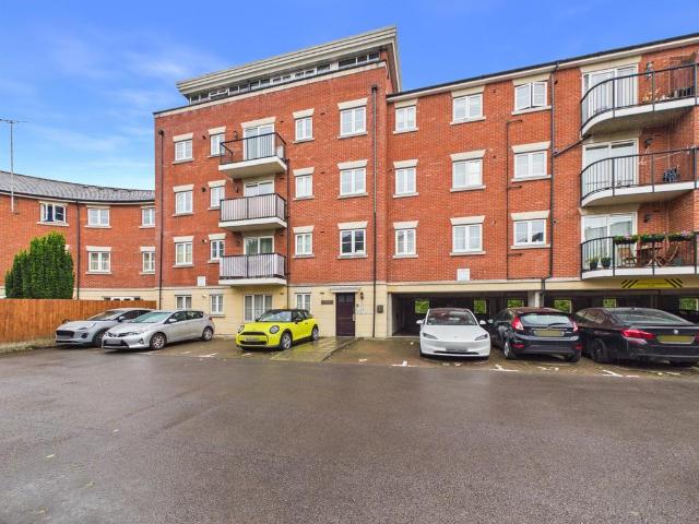 Flat for sale in Golden Valley, Gloucestershire