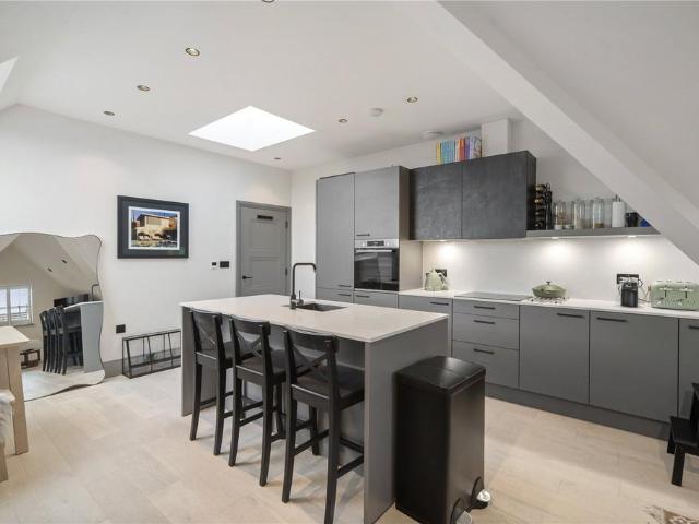 Flat for sale in Upper Tooting, Greater London