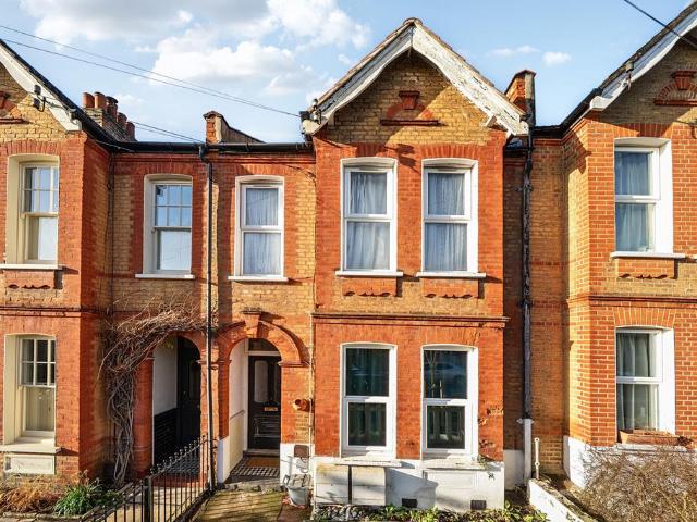 Flat for sale in London Borough of Lewisham, Ladywell