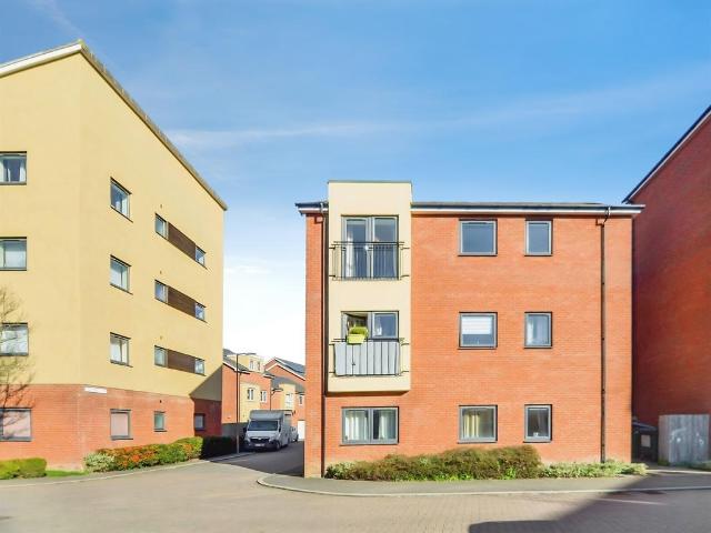 Flat for sale in Quarrendon, Aylesbury