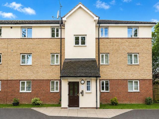 Flat for sale in Lower Green Esher, Blackhills