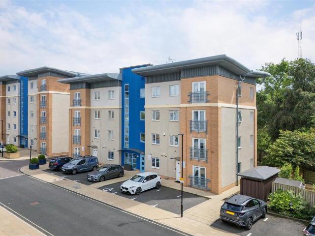 Flat for sale in Gosforth, Newcastle Upon Tyne