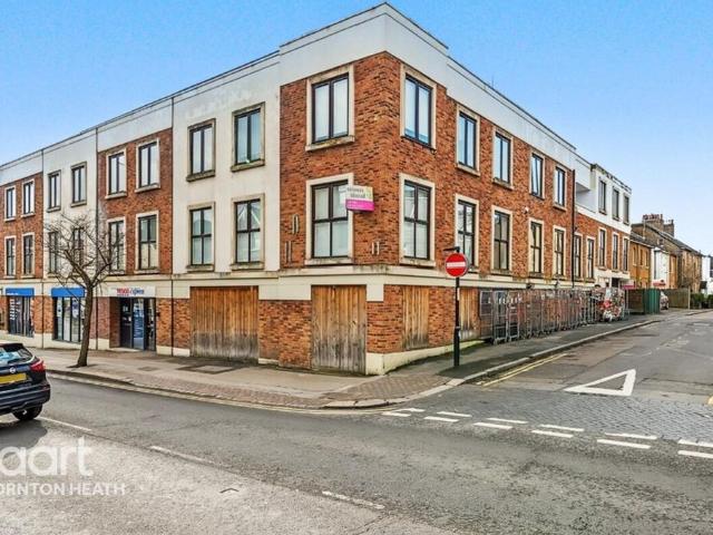 Flat for sale in London Borough of Croydon, South Norwood
