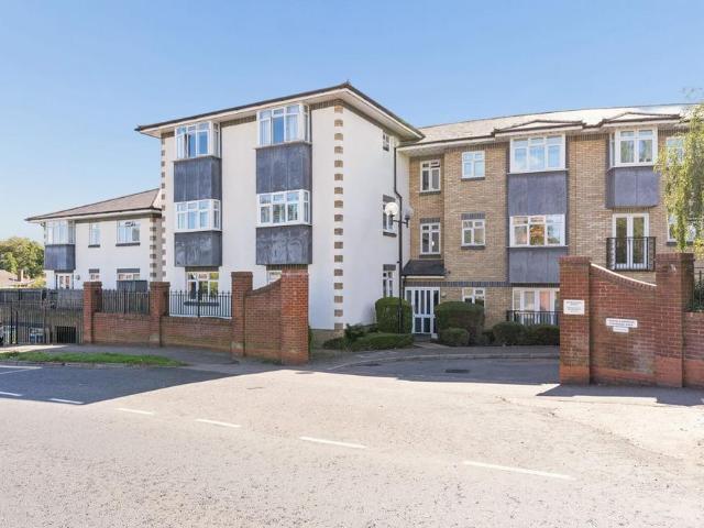 Flat for sale in St Ippolyts, King's Walden