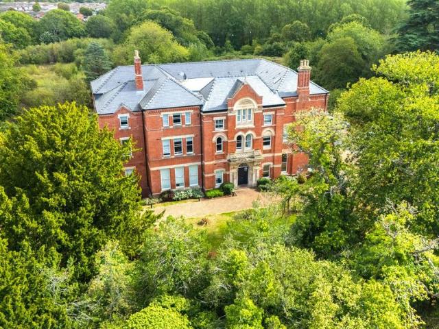 Flat for sale in Copsewood, West Midlands