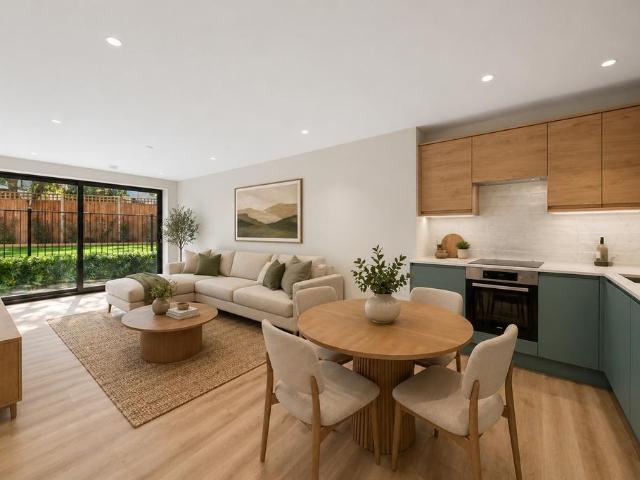 Flat for sale in London Borough of Hounslow, Greater London