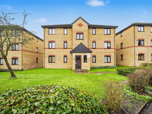 Flat for sale in Greater London