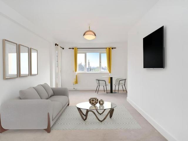 Flat for sale in Kilburn, Greater London