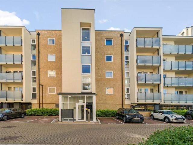 Flat for sale in Ickenham, Greater London