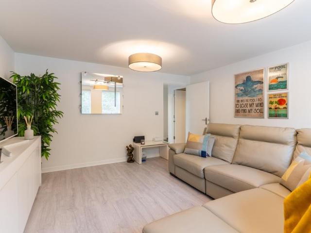Flat for sale in Luton, Chatham