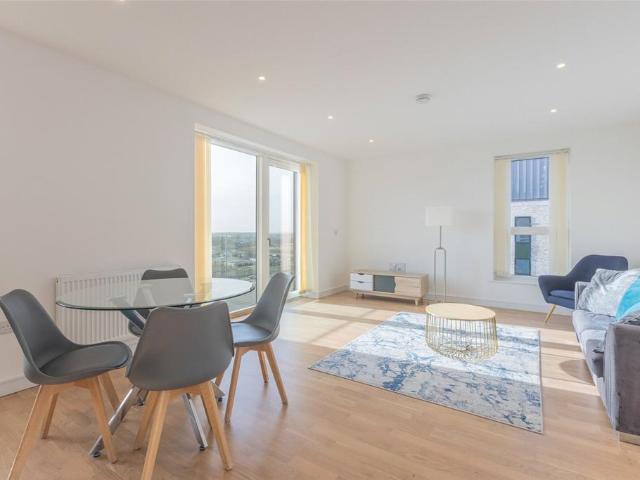 Flat for sale in London Borough of Ealing, Greater London