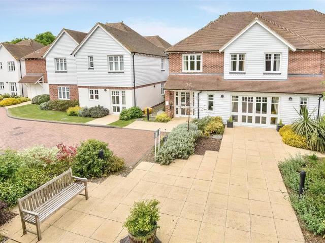 Flat for sale in Midway, Kent