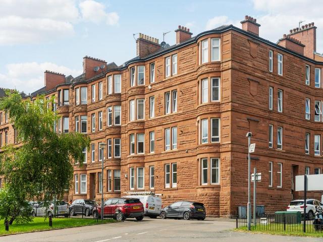 Flat for sale in Broomhill, Scotland