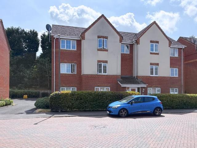 Flat for sale in Haden Hill, Fold Hill