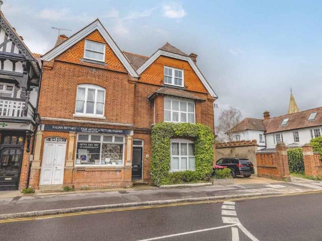 Flat for sale in Datchet