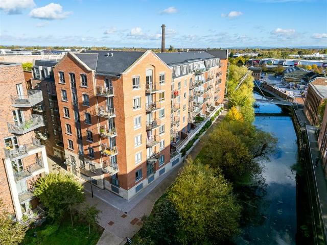 Flat for sale in High Field, York