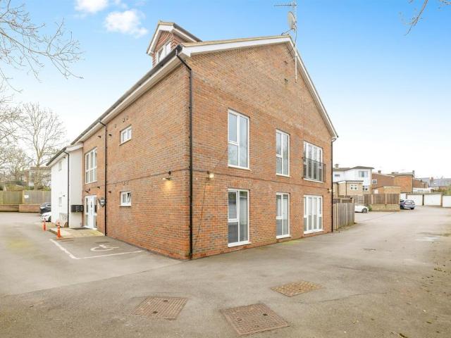 Flat for sale in Bushey