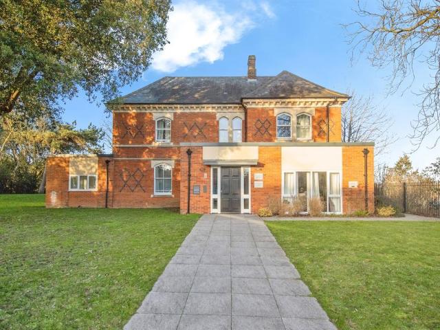 Flat for sale in Hythe, Fordham Heath