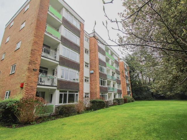 Flat for sale in Branksome Park, Branksome Chine