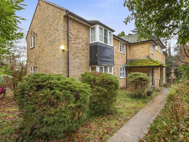 Flat for sale in Chepping Wycombe, Loudwater