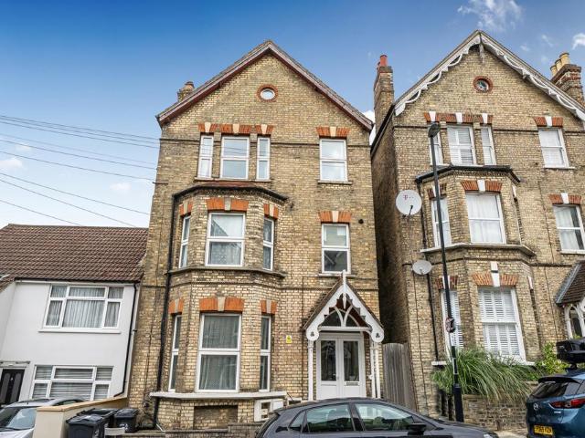 Flat for sale in London Borough of Croydon, Upper Norwood