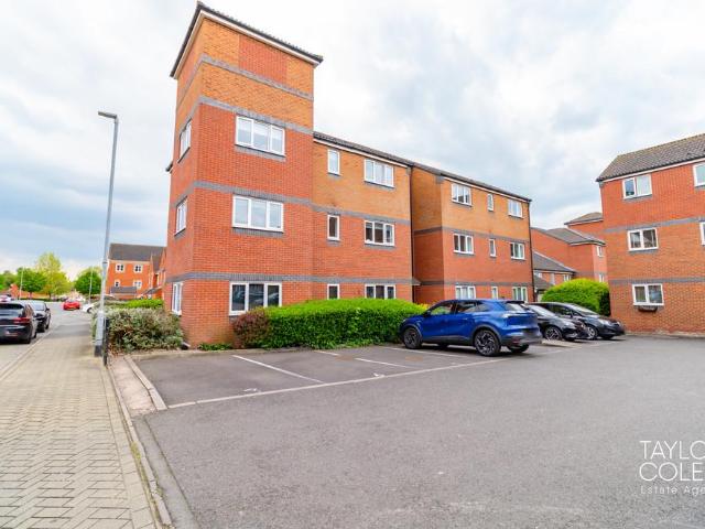 Flat for sale in Kettlebrook, Staffordshire