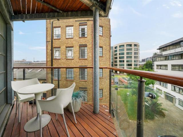 Flat for sale in Barnsbury, Greater London