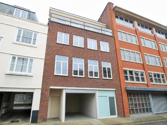 Flat for sale in Key Street, Suffolk