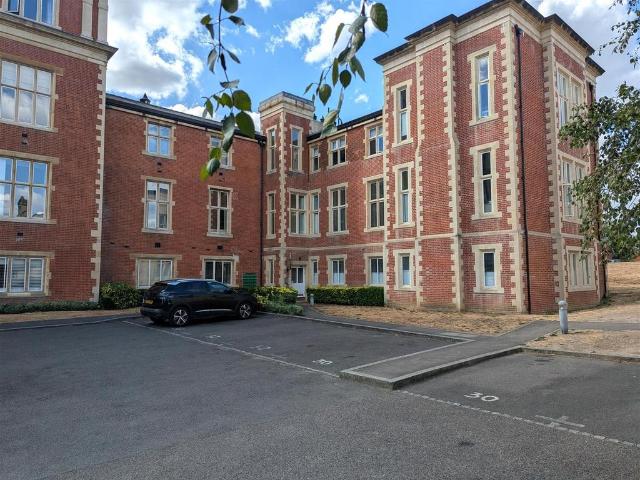 Flat for sale in Whitebushes, Red Hill