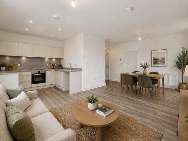 Flat for sale in Lockleaze, Bristol