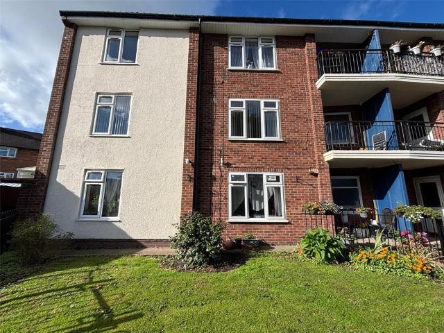 Flat for sale in Leegomery, Telford