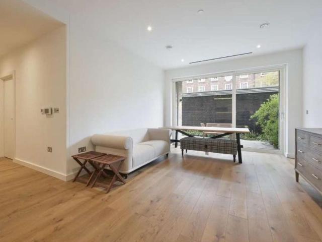 Flat for sale in St. John's Wood, Greater London