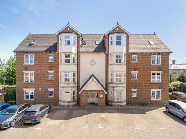 Flat for sale in Midway, Kent
