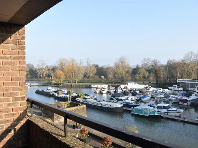 Flat for sale in London Borough of Hounslow, Isle Of Man