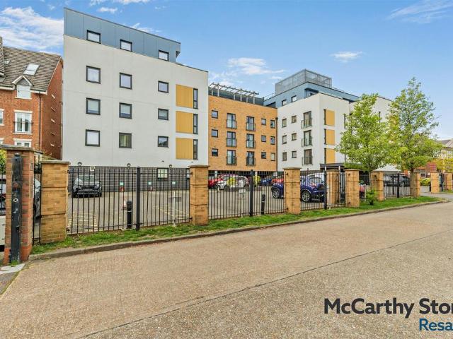Flat for sale in Old Town, Shephall