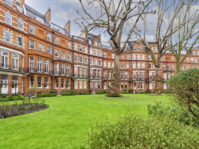 Flat for sale in Chelsea, Greater London
