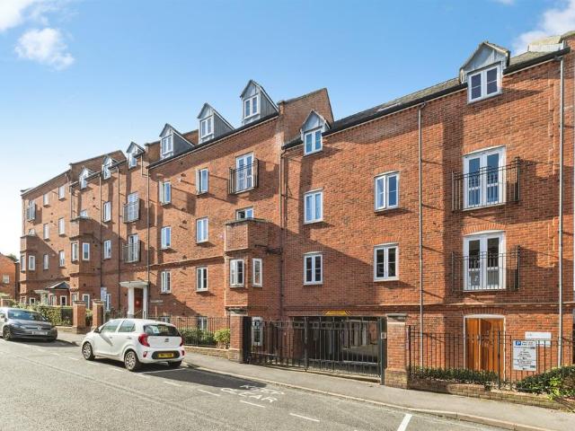 Flat for sale in Calthorpe, Cherwell