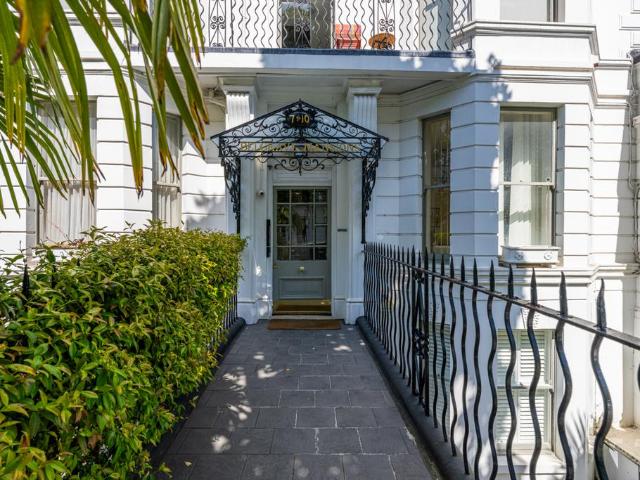 Flat for sale in Maida Vale, Greater London