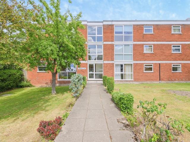 Flat for sale in Four Oaks, West Midlands
