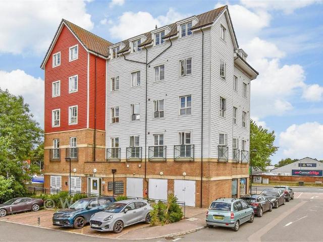 Flat for sale in Brook Street, Bourne Vale