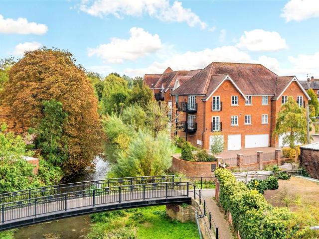 Flat for sale in Buckingham, Buckinghamshire