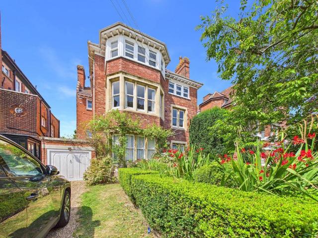 Flat for sale in Folkestone