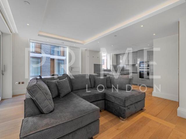 Flat for sale in St Clement Danes, Greater London