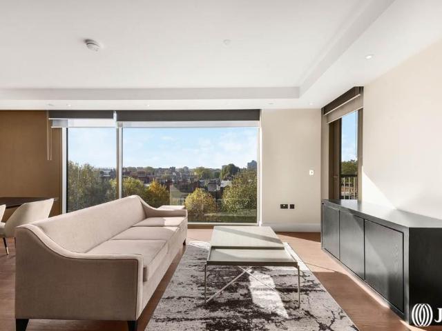 Flat for sale in Kensington, Greater London