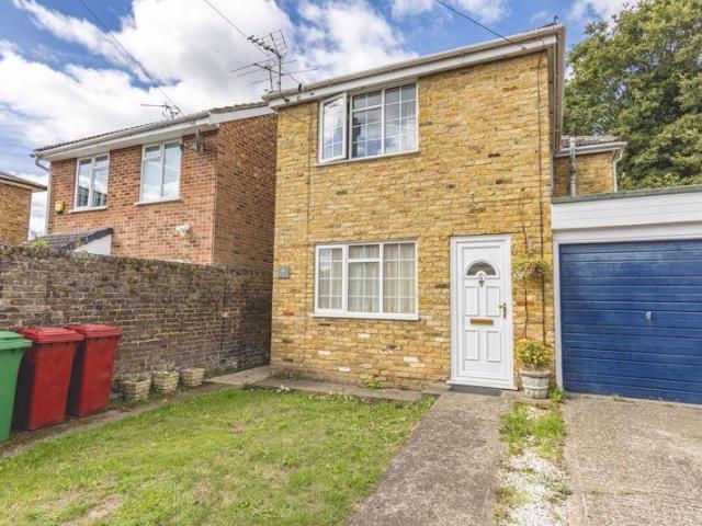 Flat for sale in Slough