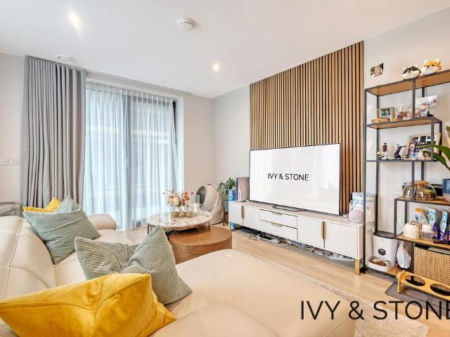 Flat for sale in Silvertown, Greater London