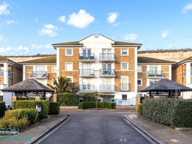 Flat for sale in Roedean