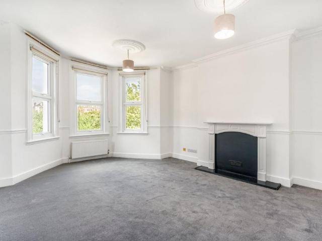 Flat for sale in Kilburn, Greater London